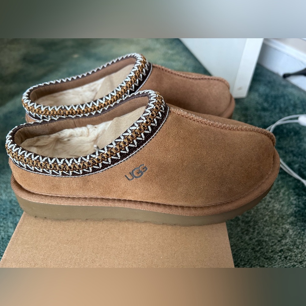 UGG Tasman